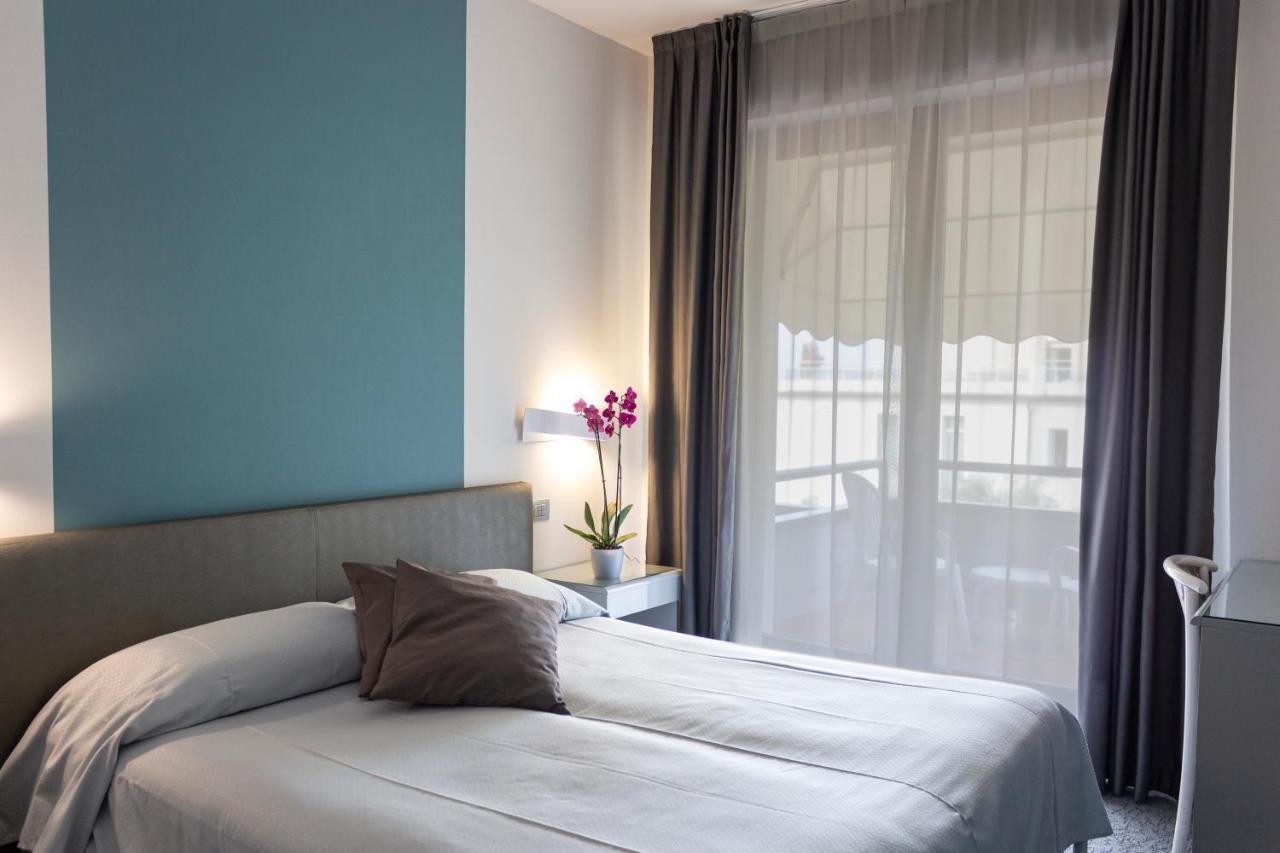 Hotel Desiree - Garda Lake Collection 시르미오네 외부 사진