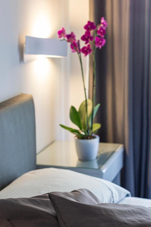 Hotel Desiree - Garda Lake Collection 시르미오네 외부 사진