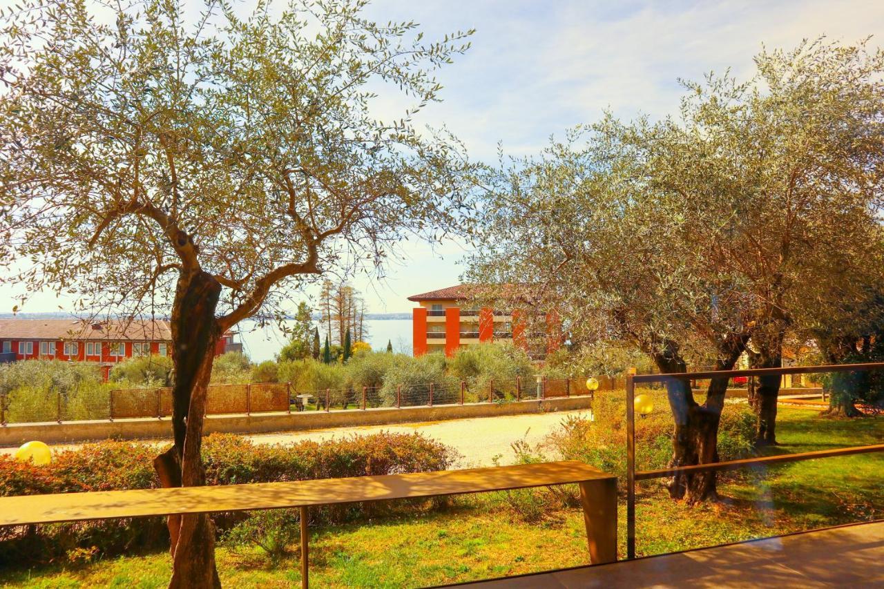 Hotel Desiree - Garda Lake Collection 시르미오네 외부 사진