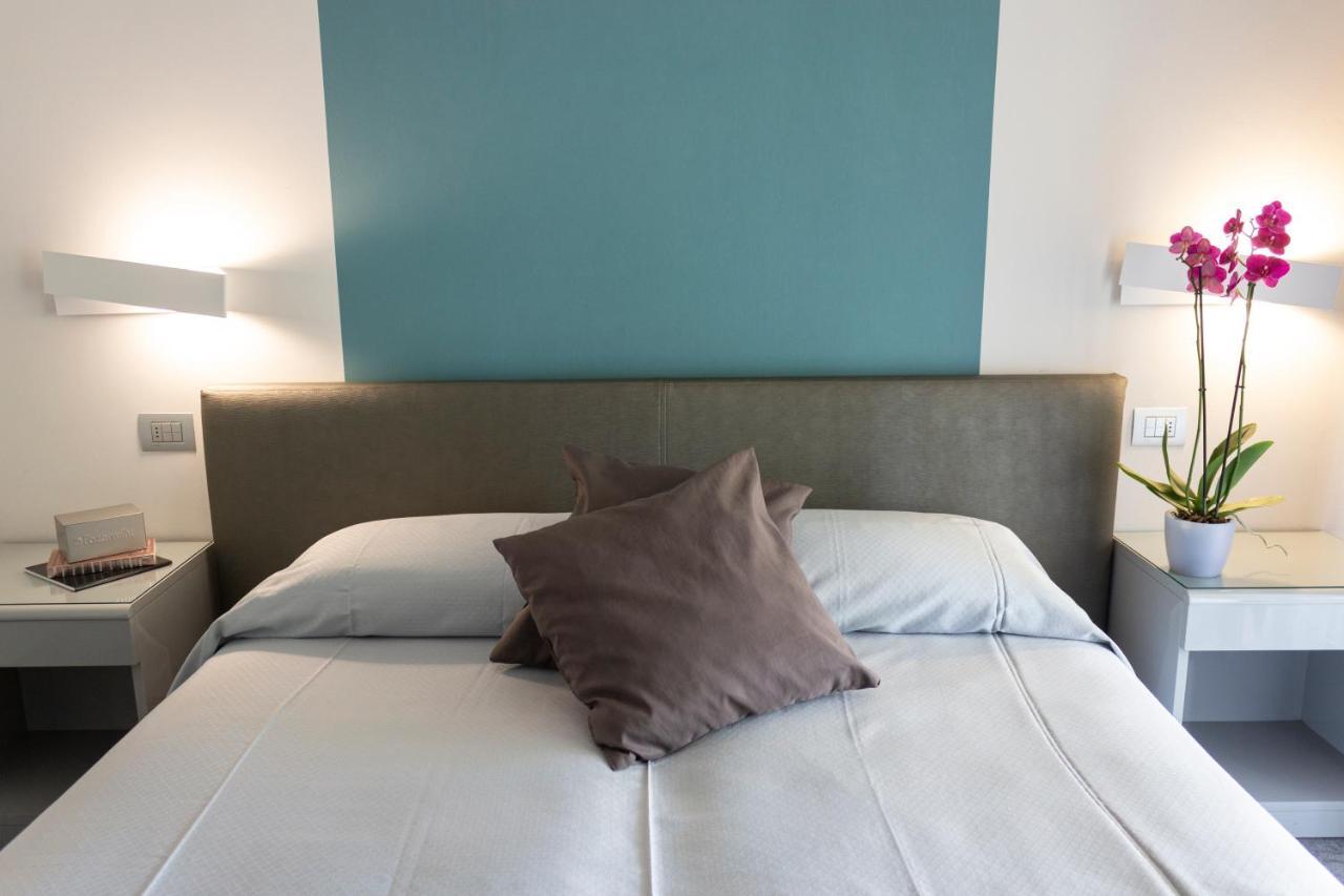 Hotel Desiree - Garda Lake Collection 시르미오네 외부 사진