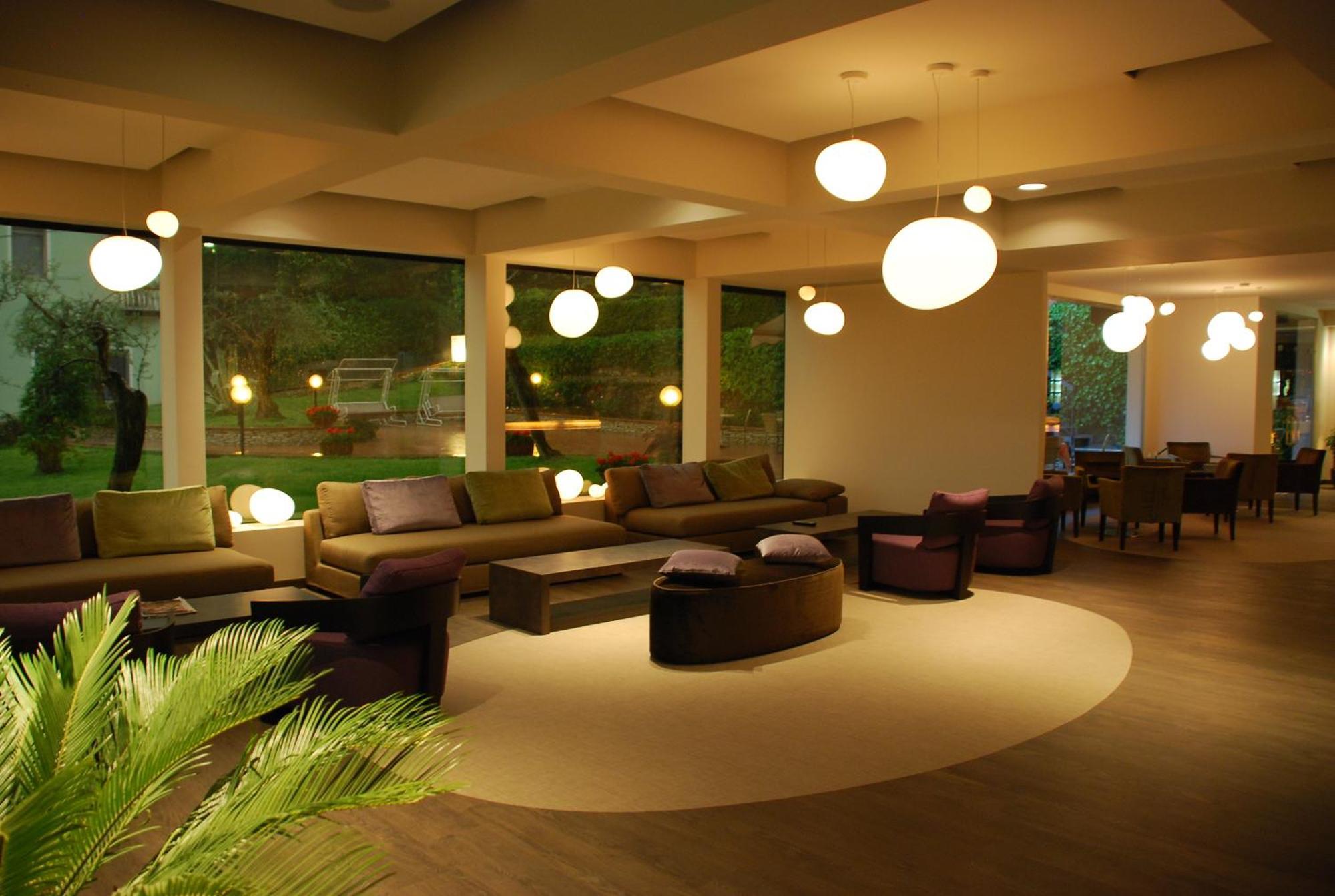 Hotel Desiree - Garda Lake Collection 시르미오네 외부 사진