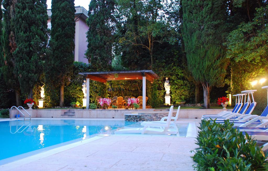 Hotel Desiree - Garda Lake Collection 시르미오네 외부 사진