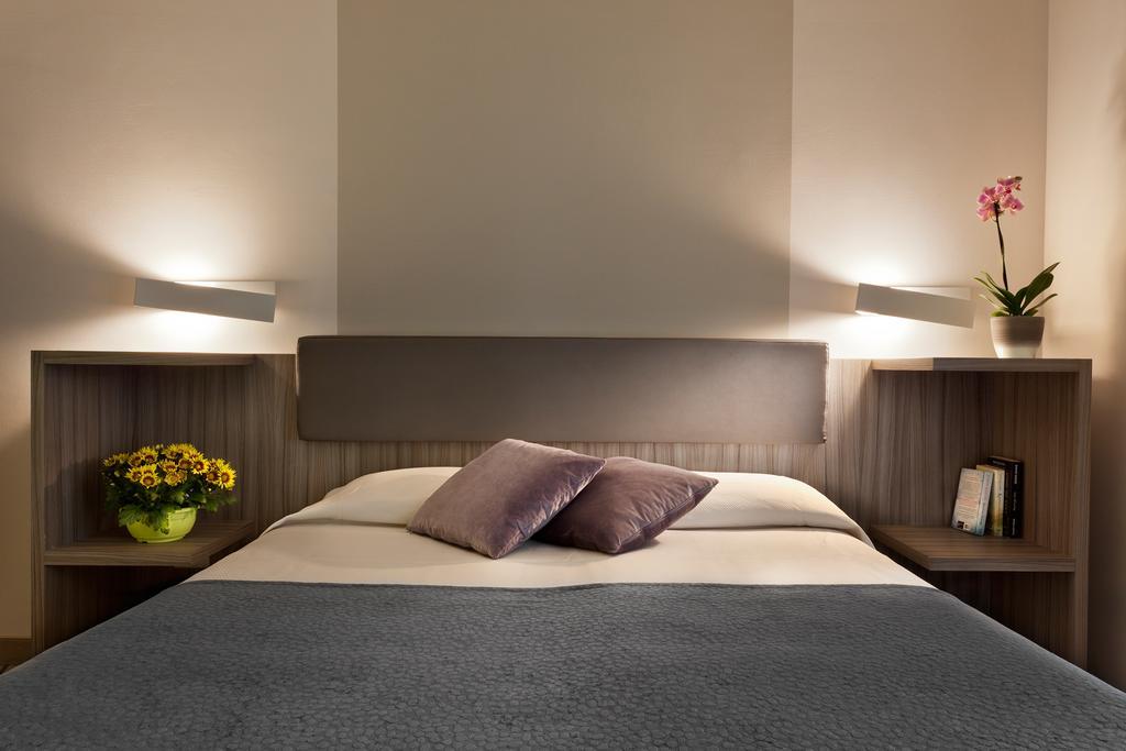 Hotel Desiree - Garda Lake Collection 시르미오네 외부 사진