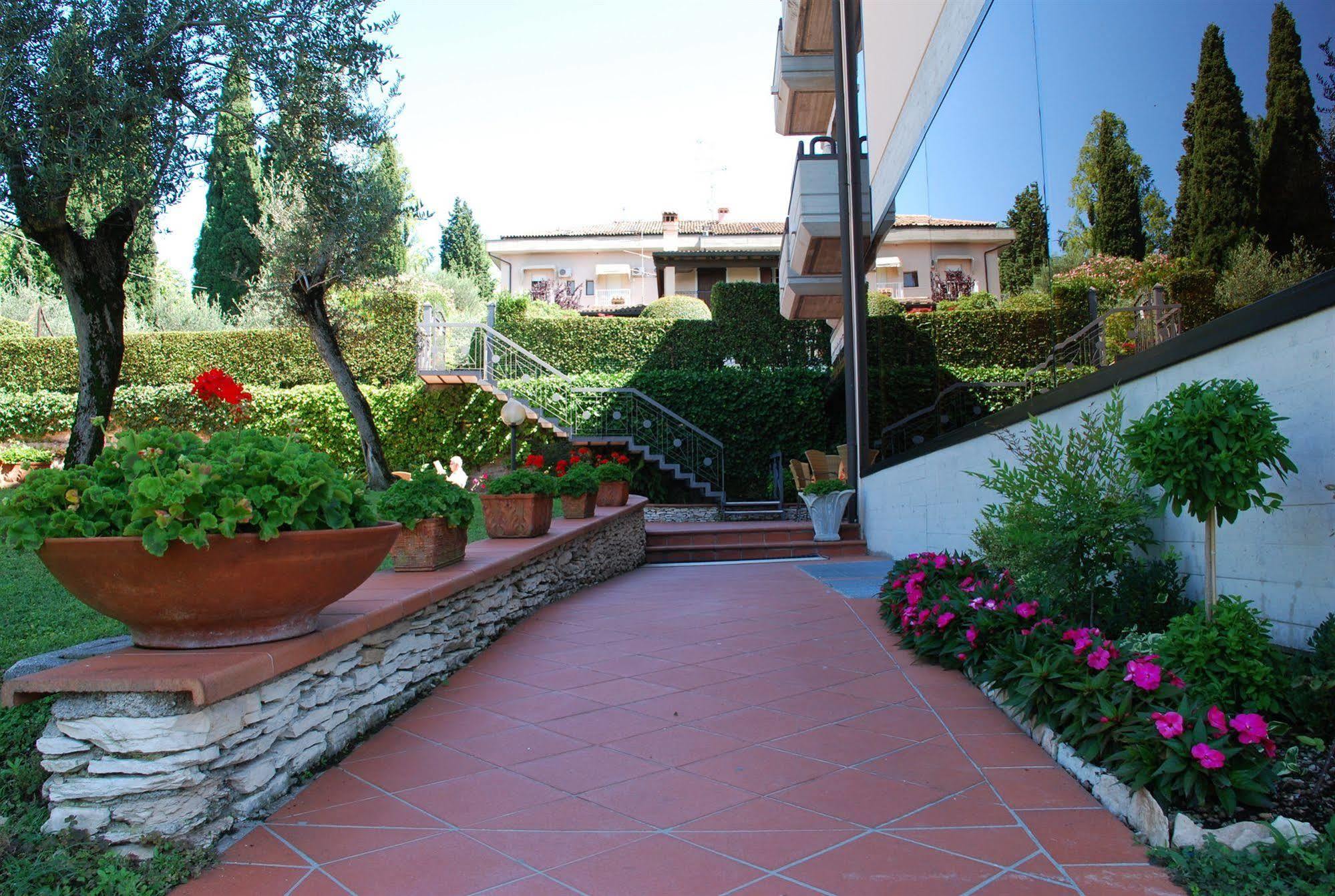 Hotel Desiree - Garda Lake Collection 시르미오네 외부 사진