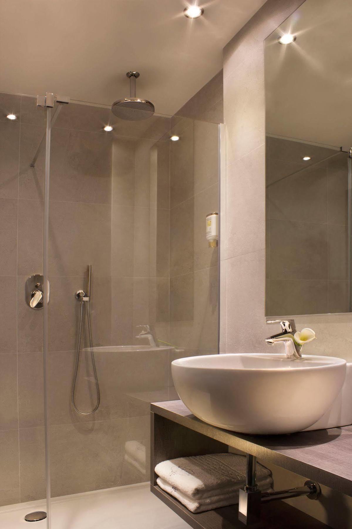 Hotel Desiree - Garda Lake Collection 시르미오네 외부 사진