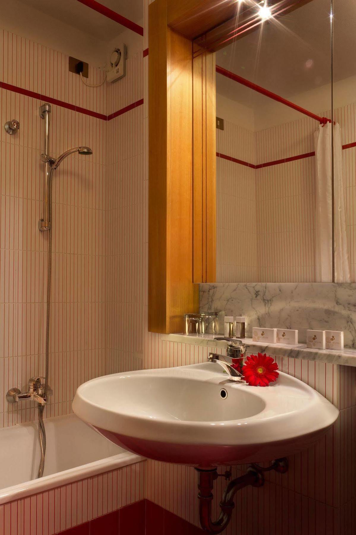 Hotel Desiree - Garda Lake Collection 시르미오네 외부 사진