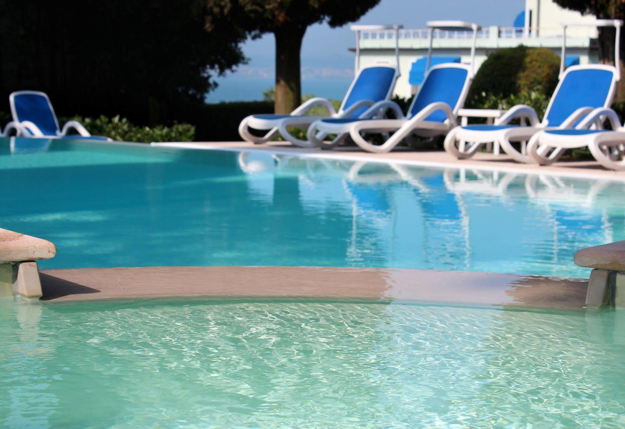 Hotel Desiree - Garda Lake Collection 시르미오네 외부 사진