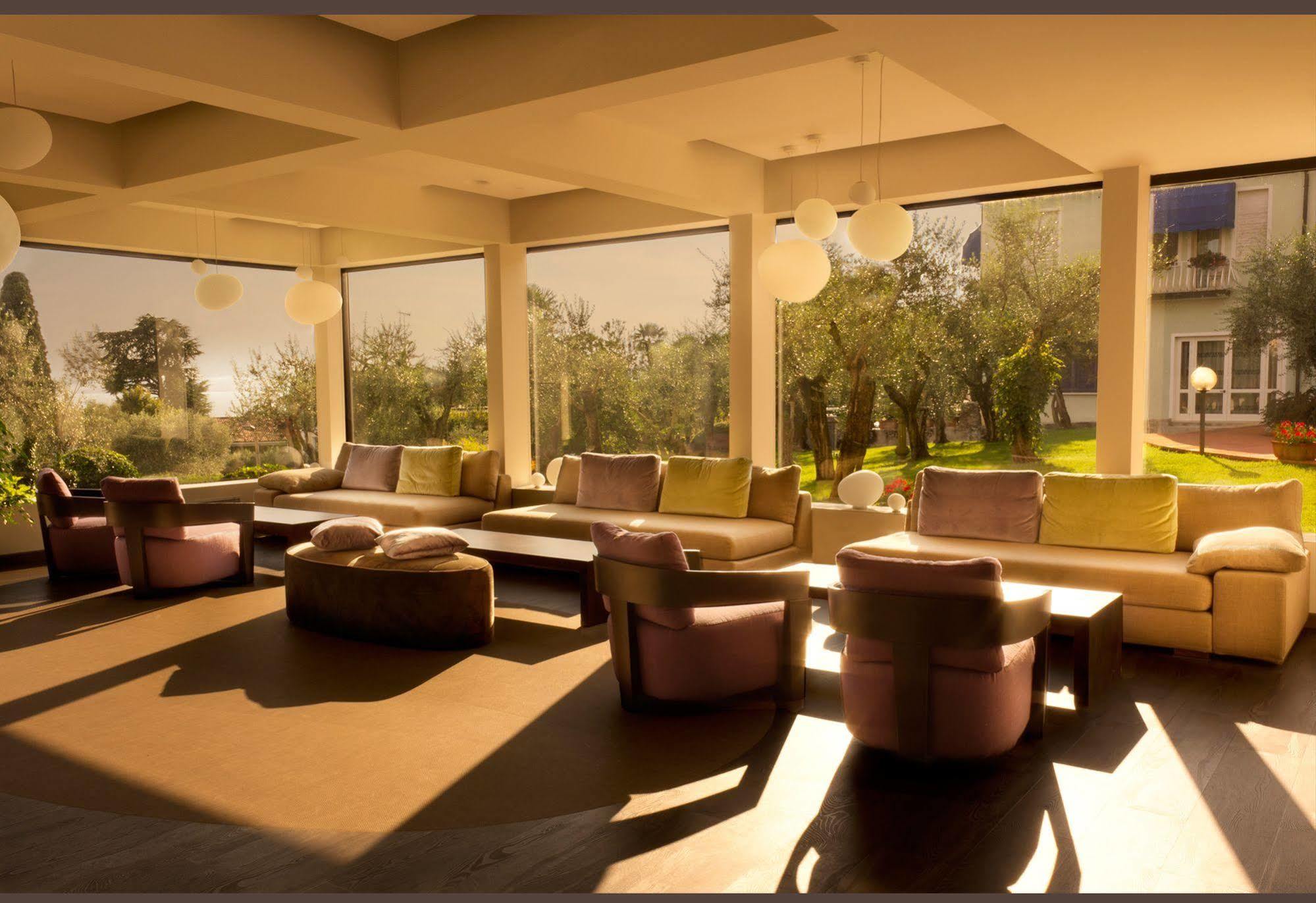 Hotel Desiree - Garda Lake Collection 시르미오네 외부 사진