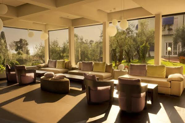 Hotel Desiree - Garda Lake Collection 시르미오네 외부 사진