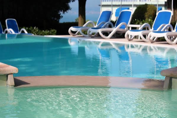 Hotel Desiree - Garda Lake Collection 시르미오네 외부 사진
